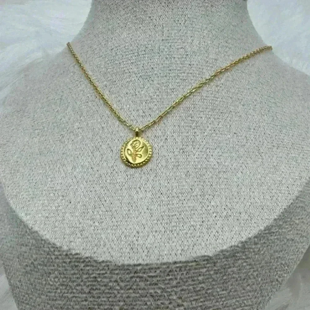 Dainty Elegant Rose Floral Round Pendant Necklace